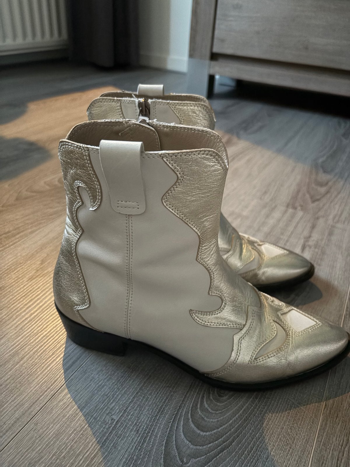 Witte Toral cowboylaarzen - Zo goed als nieuw, Ophalen of Verzenden, Zo goed als nieuw, Overige kleuren, Lage of Enkellaarzen