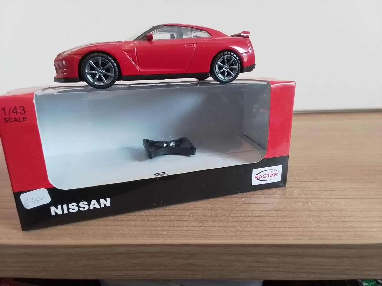 Rastar.  NISSAN GTR. 2009. rood., Hobby en Vrije tijd, Ophalen of Verzenden, Zo goed als nieuw, Auto, Overige merken