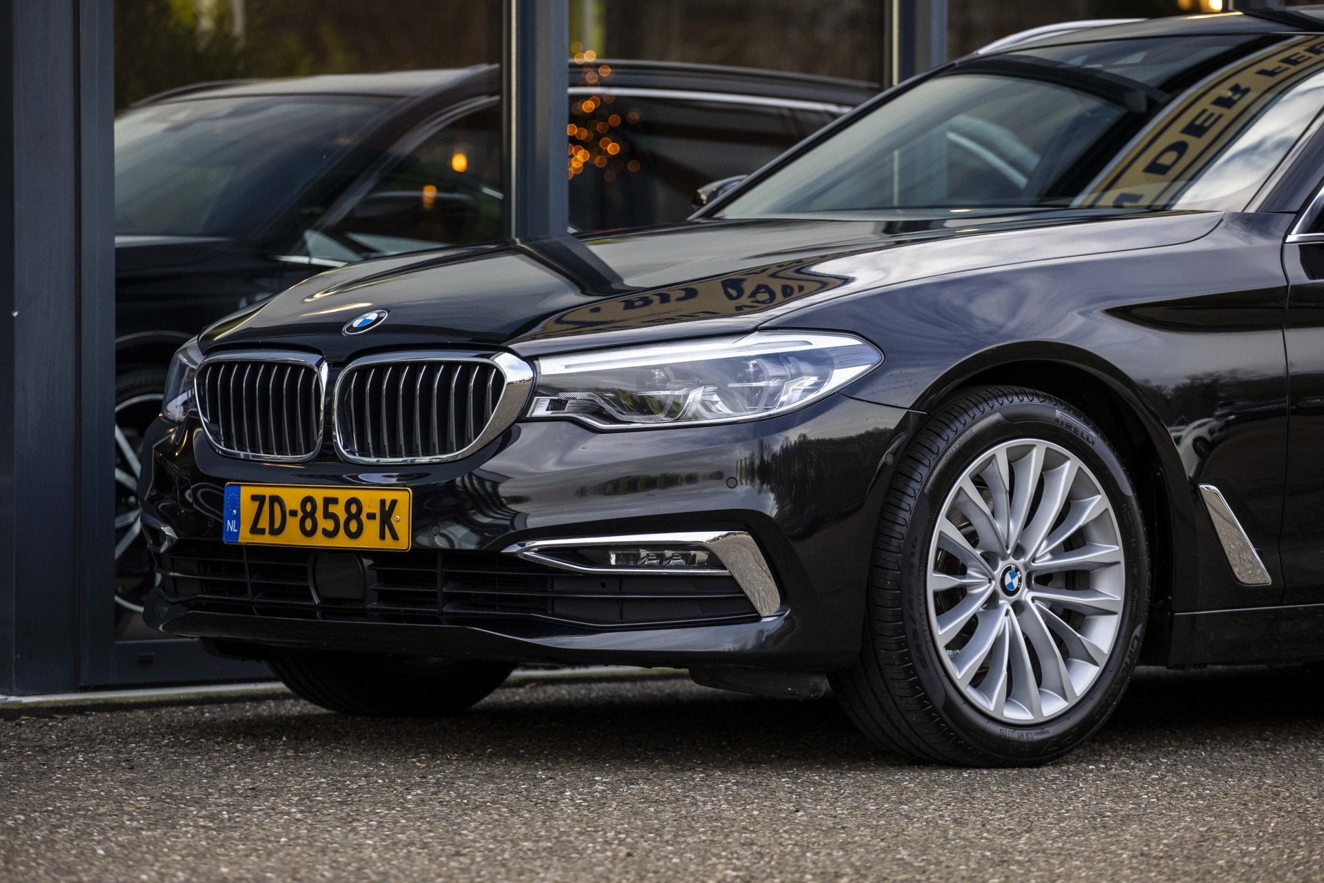 Foto 10 van BMW 5 Serie Touring 520i High Executive