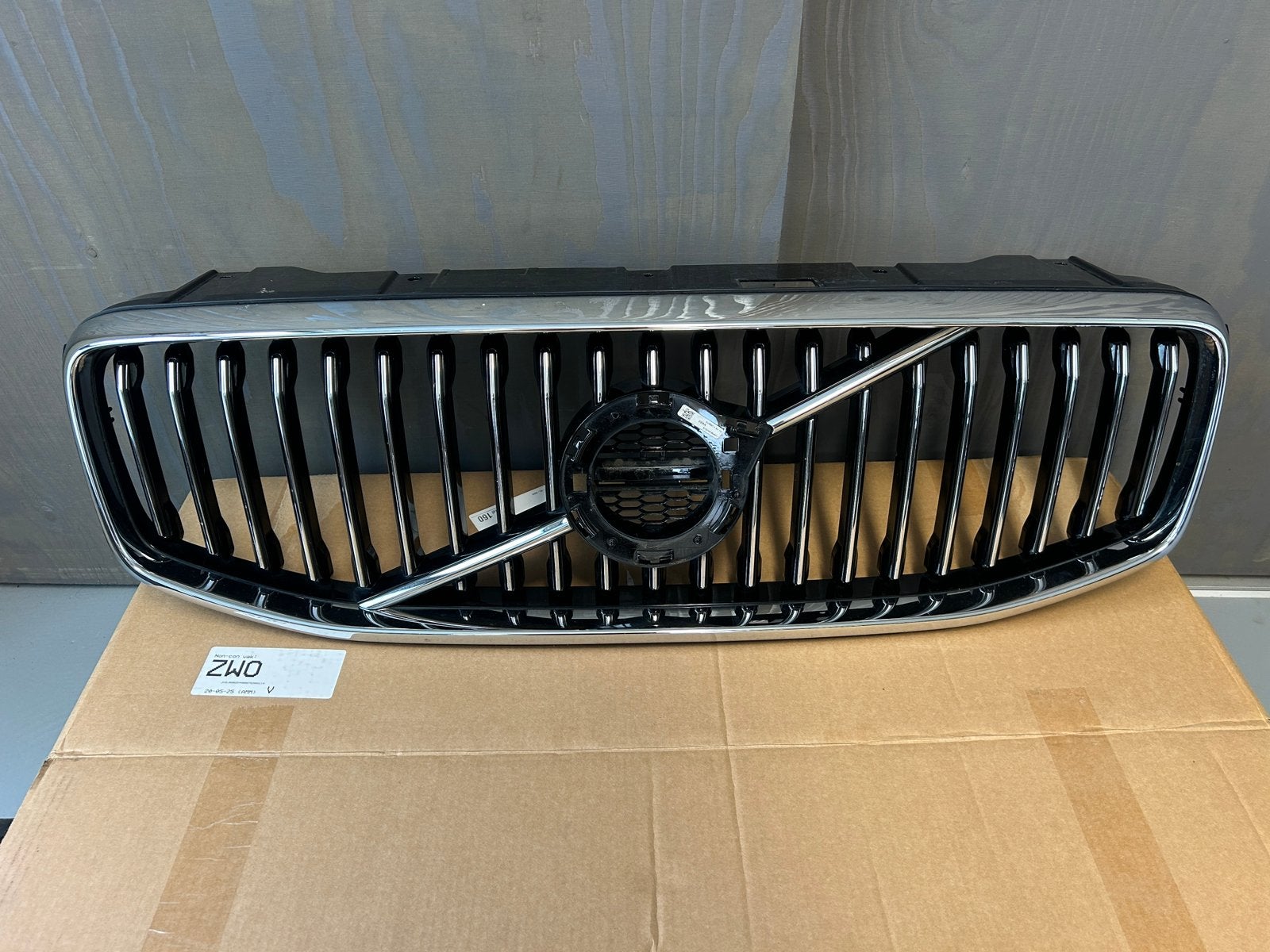 Volvo Xc60 grill inscription, Ophalen of Verzenden, Volvo, Bumper