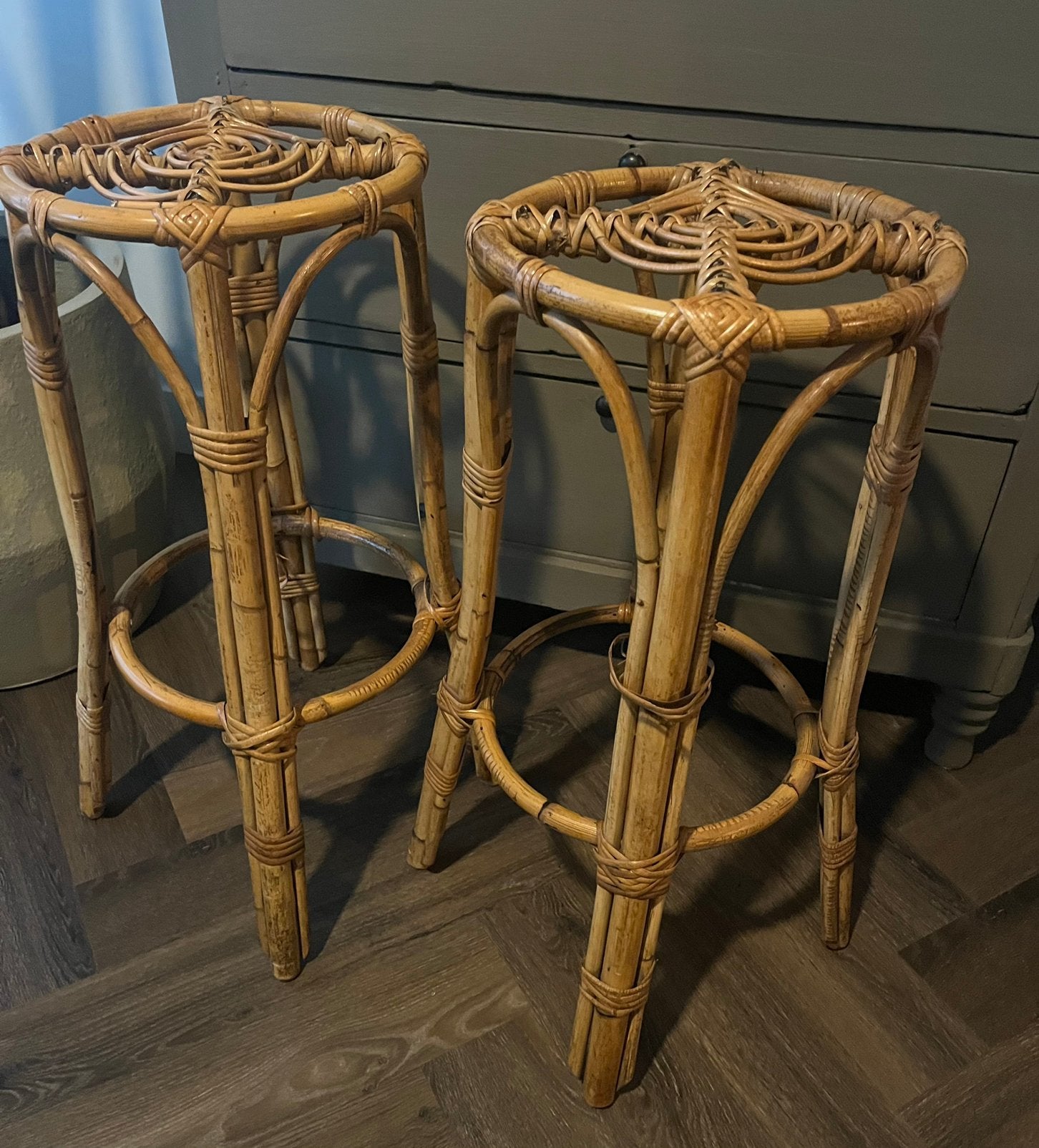 ROTAN krukken - 2 stuks - 70 cm hoog, Huis en Inrichting, Barkrukken, 60 tot 90 cm, Ophalen of Verzenden, Zo goed als nieuw, Riet