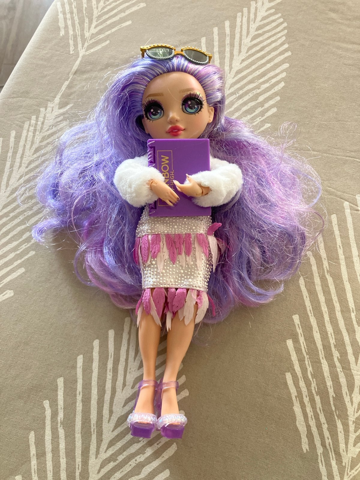 Rainbow High pop met paars haar en accessoires, Ophalen of Verzenden, Zo goed als nieuw, Overige typen