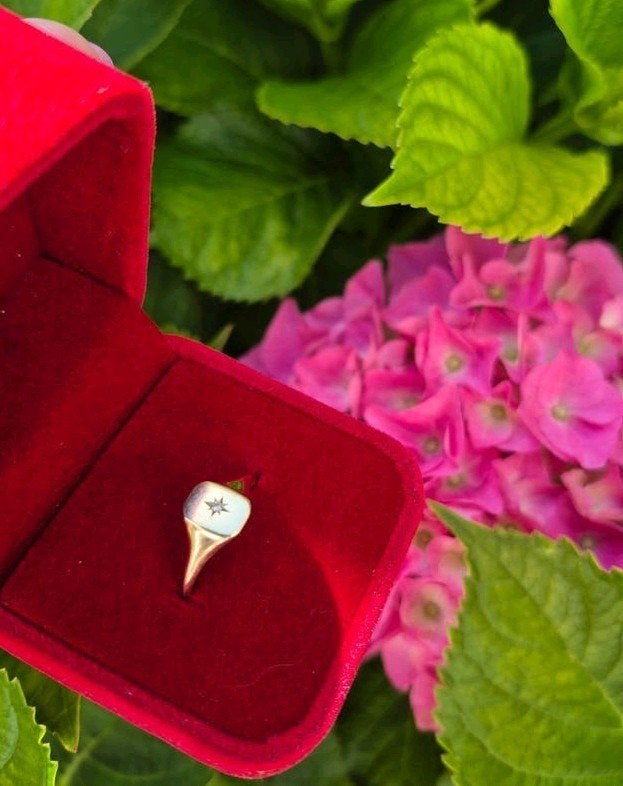Vintage 9K gouden ring met diamantje, Sieraden, Tassen en Uiterlijk, Ringen, Ophalen of Verzenden, Zo goed als nieuw, 17 tot 18