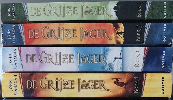 John Flanagan: SERIE DE GRIJZE JAGER: deel 1 t/m deel 4., Boeken, Ophalen of Verzenden, Zo goed als nieuw