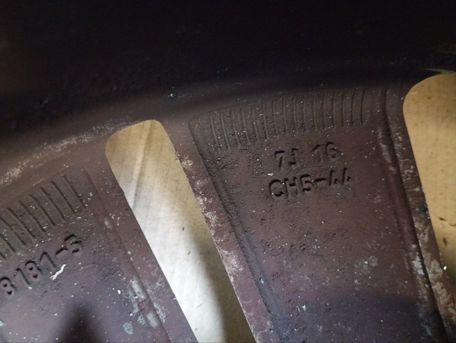 Foto 2 van Originele Peugeot velgen met banden