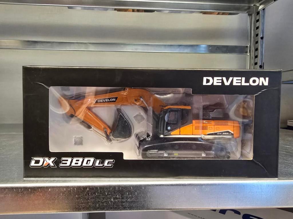IMC Models, Develon DX380LC Graafmachine, Hobby en Vrije tijd, Modelauto's | 1:50, Verzenden, Nieuw, Overige typen, Overige merken