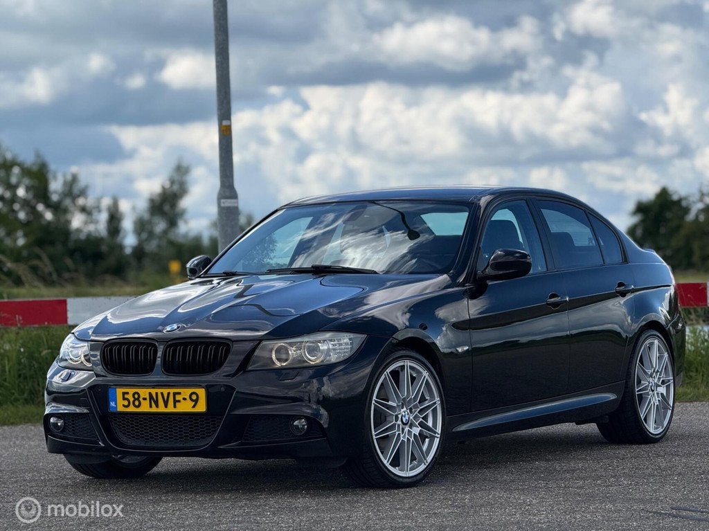 BMW 3-serie 318i Lci Business Line M Sport, Auto's, Euro 5, Achterwielaandrijving, Zwart, Origineel Nederlands