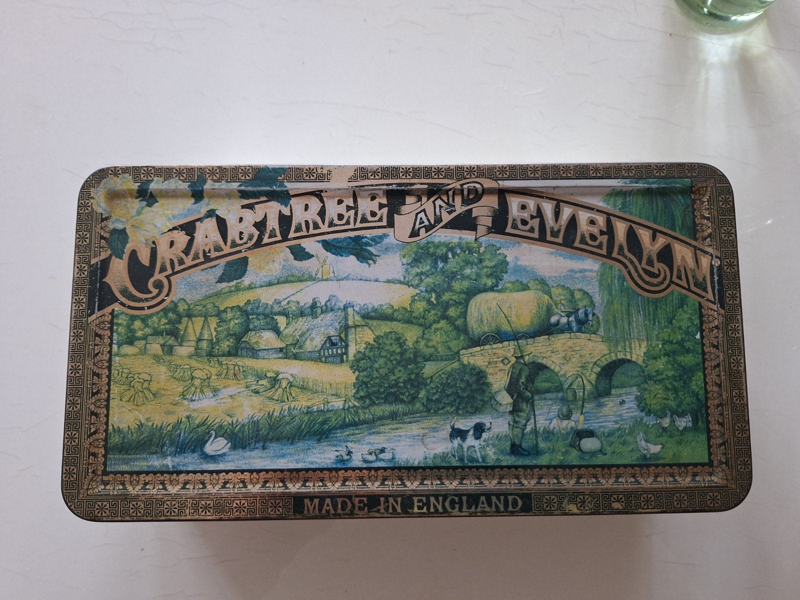 Vintage Crabtree & Evelyn koekblik - Landelijk tafereel, Ophalen of Verzenden, Gebruikt, Koek(jes), Overige merken