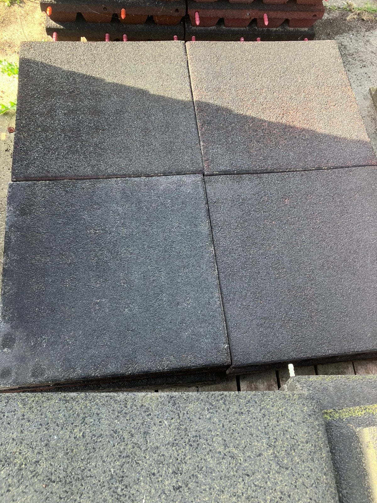 24 vochtdoorlatende rubberen tegels 50x50x4cm, Dieren en Toebehoren, Q, Q, Q