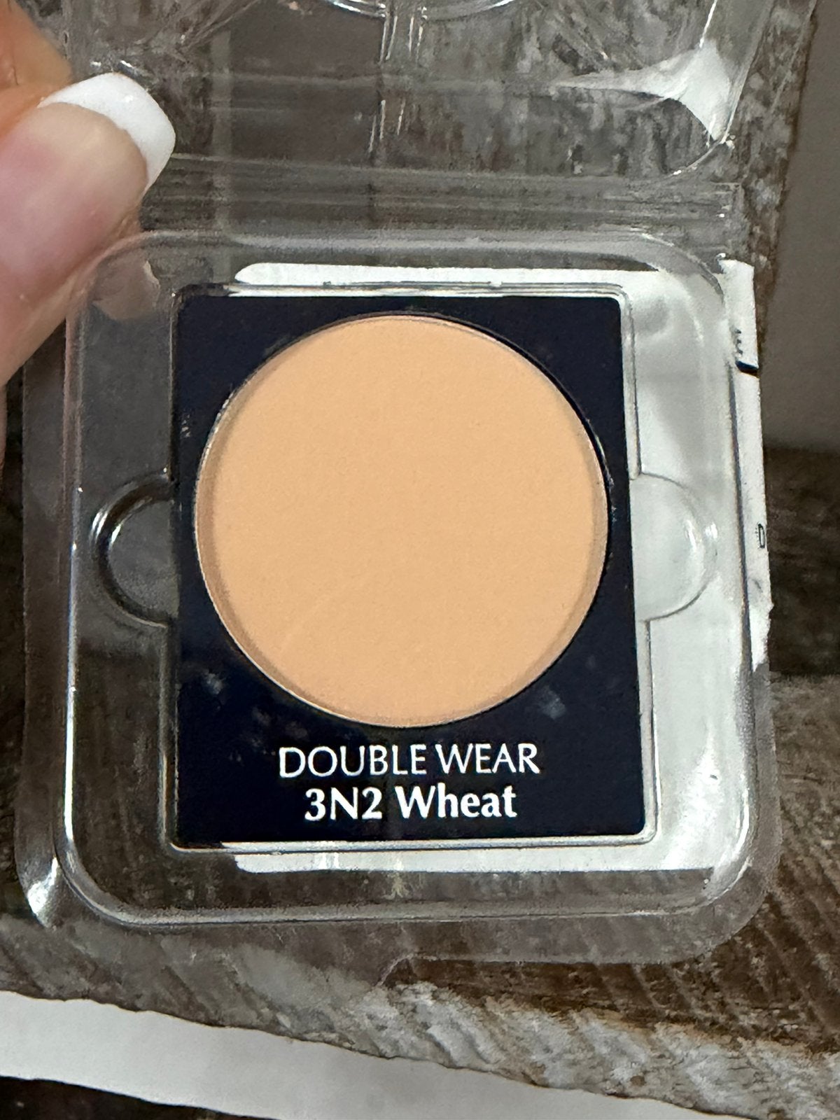 Estee Lauder Double wear mini poeder 3N2, Ophalen of Verzenden, Zo goed als nieuw, Beige, Gehele gezicht