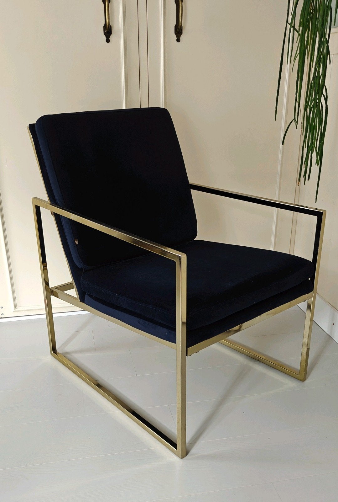 Blauwe velvet fauteuil met gouden frame mid century, Huis en Inrichting, Fauteuils, Ophalen, Gebruikt, 75 tot 100 cm, Mid Century