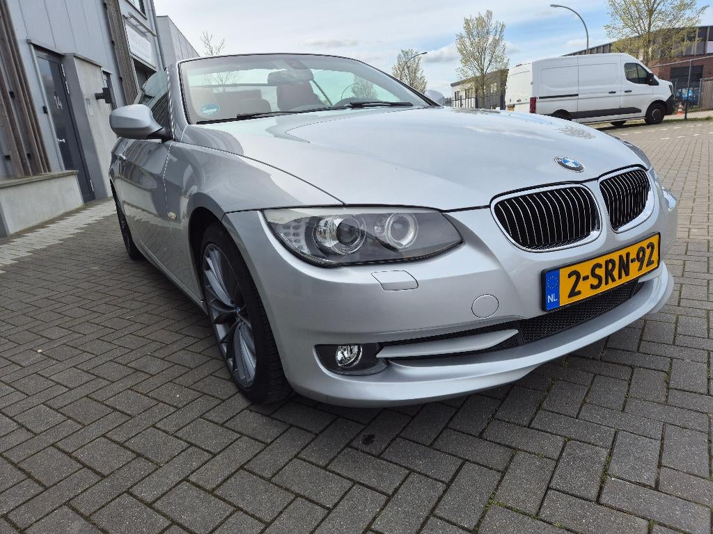 BMW 3-Serie 320i 170pk Aut. 2013 Grijs, Auto's, Automaat, Achterwielaandrijving, 1995 cc, 4 cilinders