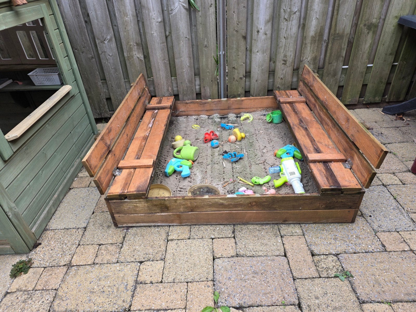 Houten Zandbak 1.20m x 1.20m met deksel/zitjes, Ophalen, Gebruikt
