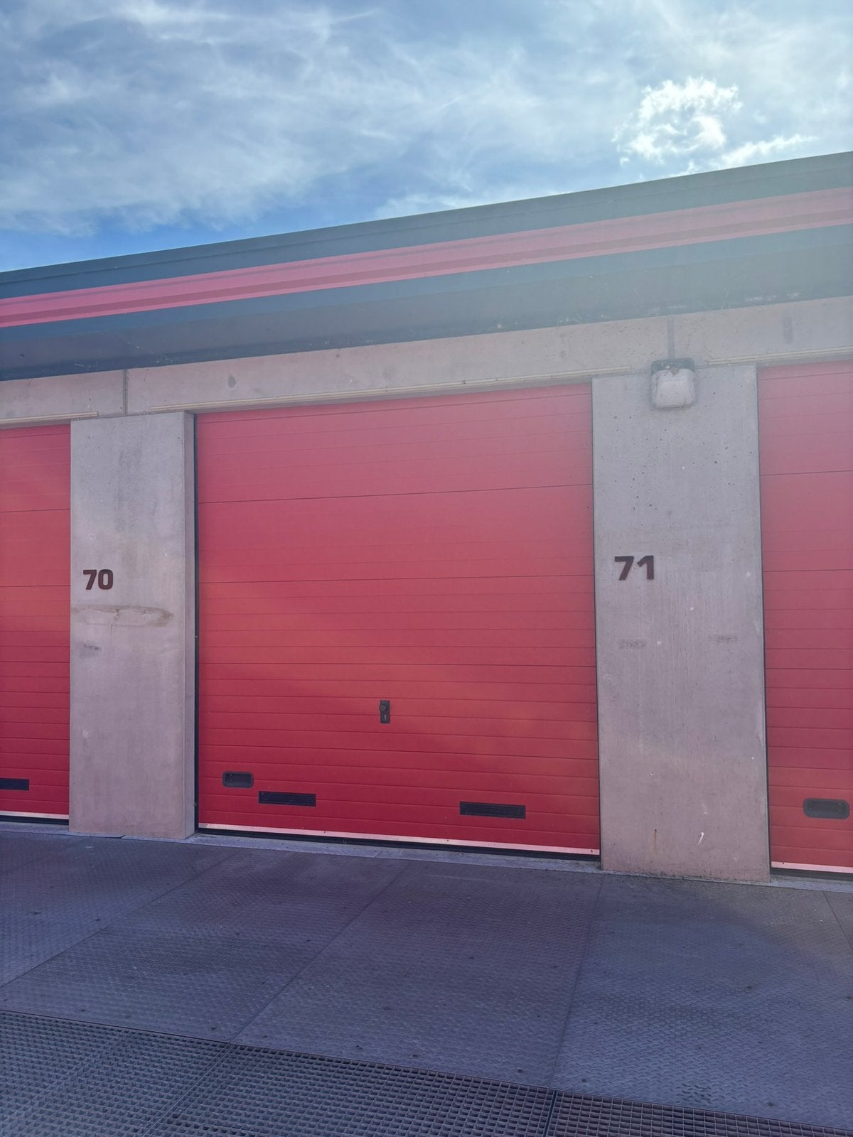 Grote garagebox TE HUUR (25,7 m2) - Pascalweg, Zuid-Holland