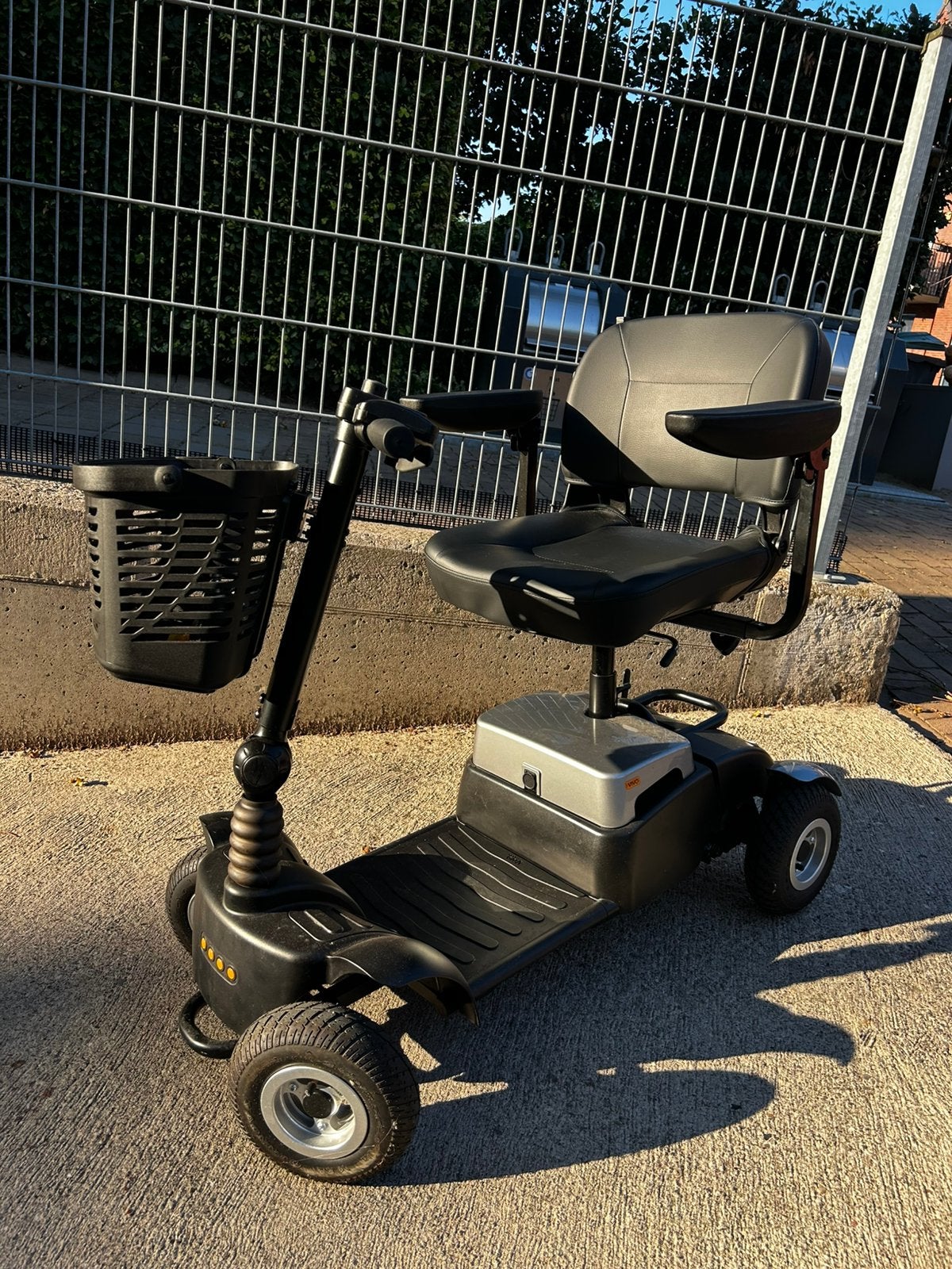 Scootmobiel Life and Mobility zo goed als nieuw, Ophalen, Life and Mobility, 10 km/u of minder, 16 t/m 25 km