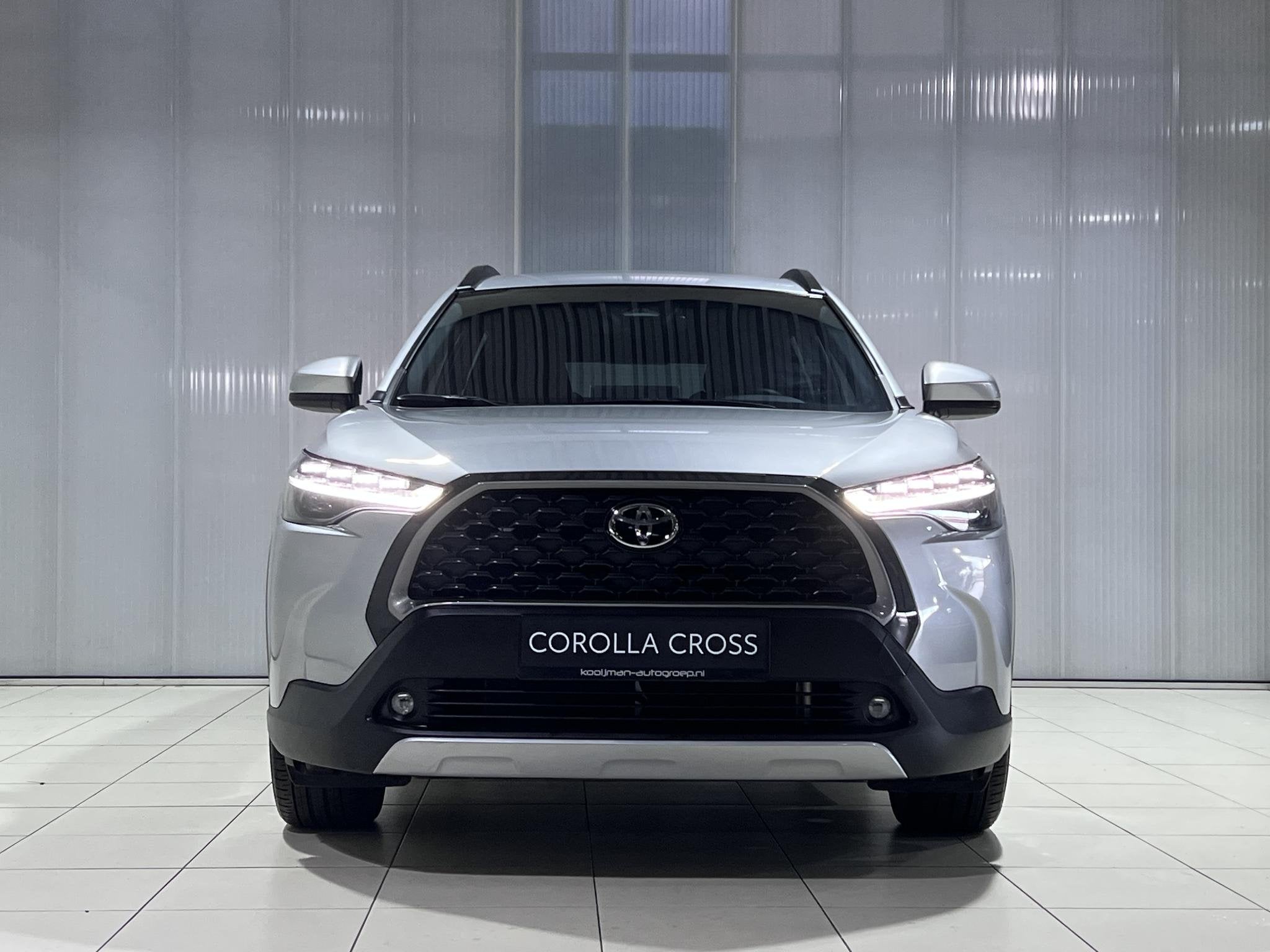 Toyota Corolla Cross Hybrid 140 Dynamic Adaptieve cruise con, Auto's, Stof, Gebruikt, 4 cilinders, Bedrijf