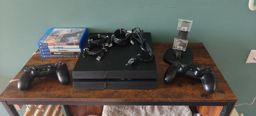 Refurbished PlayStation 4 1TB + 2 Controllers + 5 Games, Met 2 controllers, Refurbished, Ophalen of Verzenden, Met harde schijf