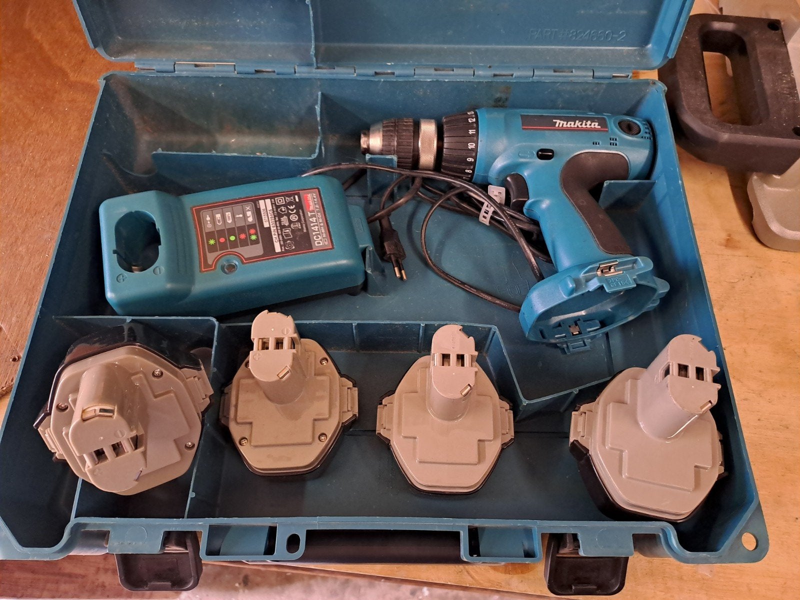 makita schroef boormachine met 4 accu's, Ophalen, Gebruikt, Boormachine, Klopboormechanisme