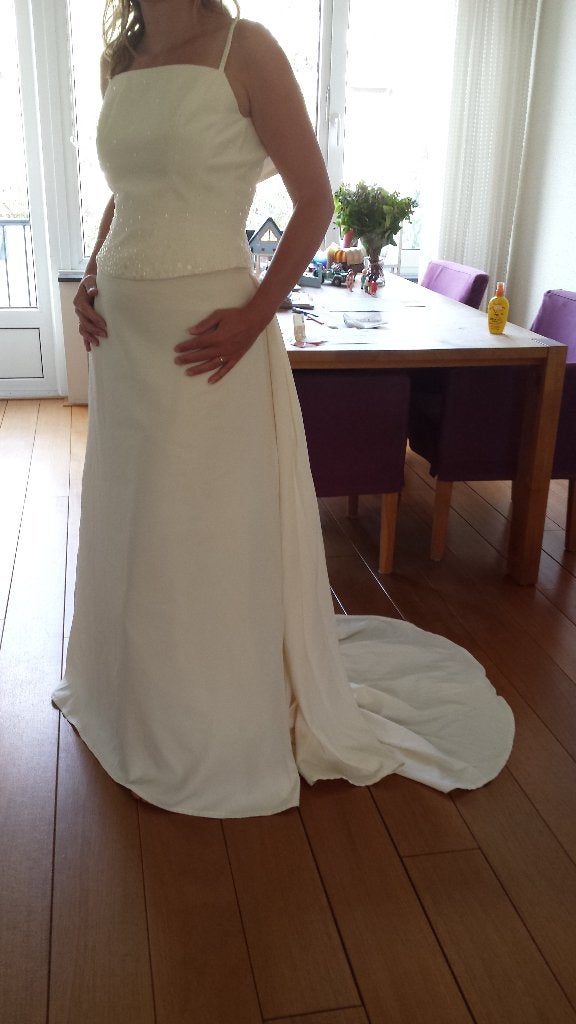 Elegante ivoorkleurige trouwjurk met sleep, Trouwjurk, Wit, Ophalen of Verzenden, Onbekend