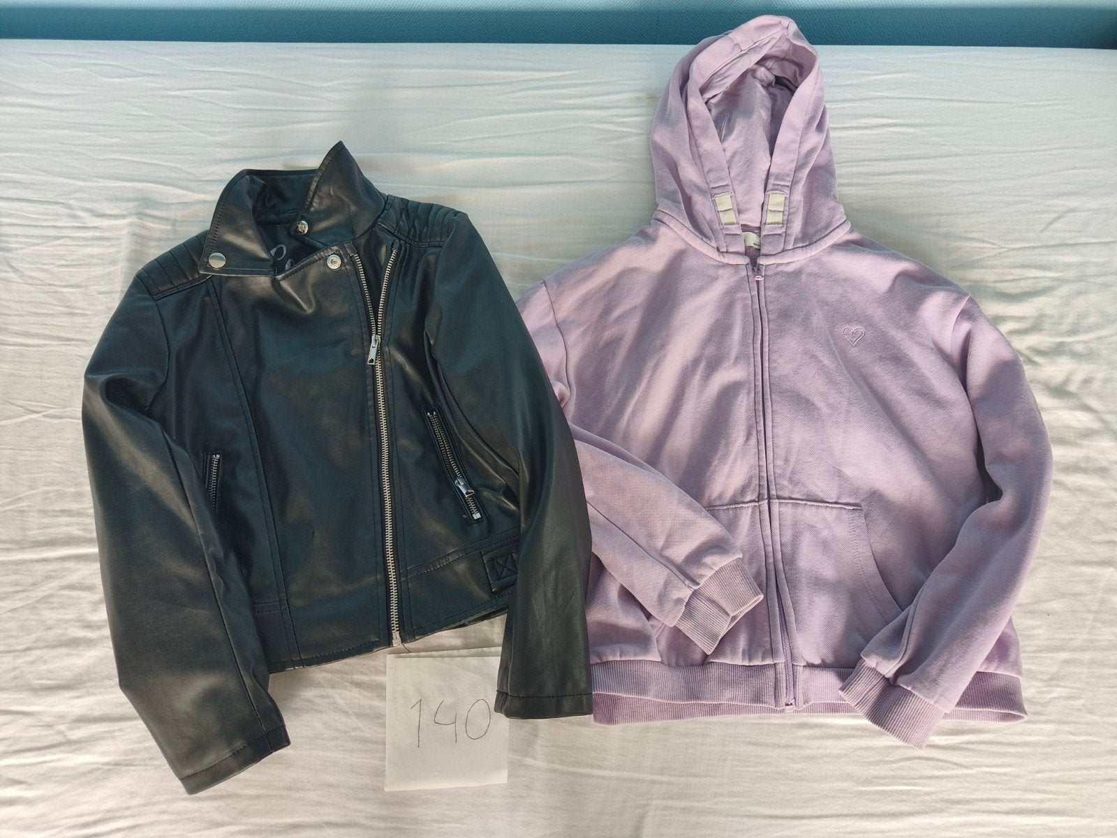 Stoere kinderjassen: leren jas en hoodie (maat 140), Ophalen of Verzenden, Gebruikt, Meisje
