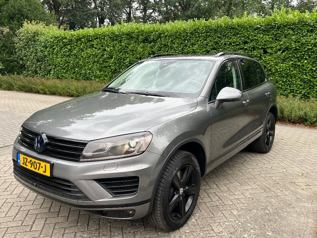 Volkswagen Touareg 3.0 V6 TSI 245KW Hybrid 4M AUT 2015 Grijs, Auto's, Volkswagen, Automaat, Zwart, 2995 cc, Leder