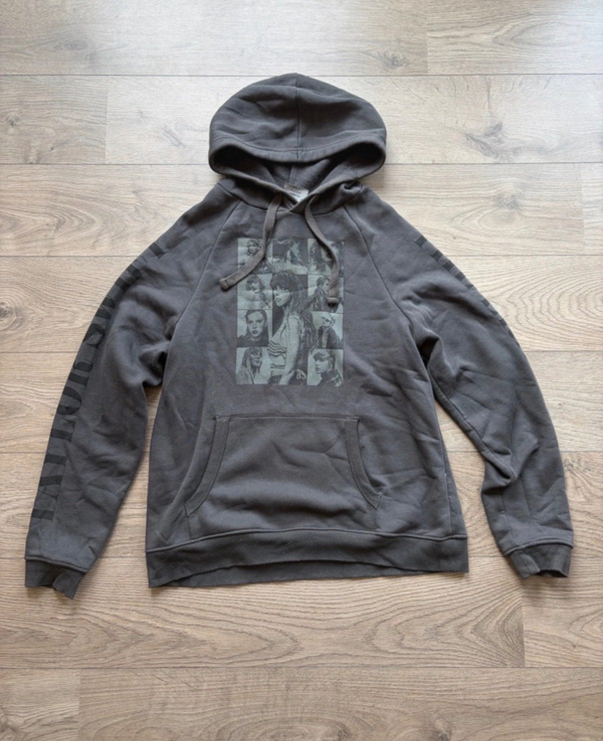 Taylor Swift The Eras Tour Hoodie - Maat L, Kleding | Dames, Ophalen of Verzenden, Zo goed als nieuw, Maat 42/44 (L), Grijs
