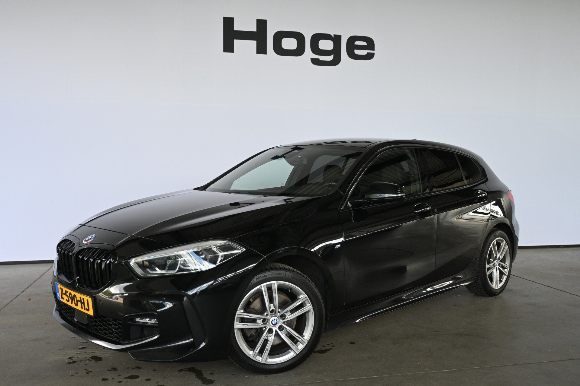 BMW 1-serie 118i High Executive Aut M Sport Navigatie Carpla, Gebruikt, Met garantie (alle), Leder en Stof, Zwart