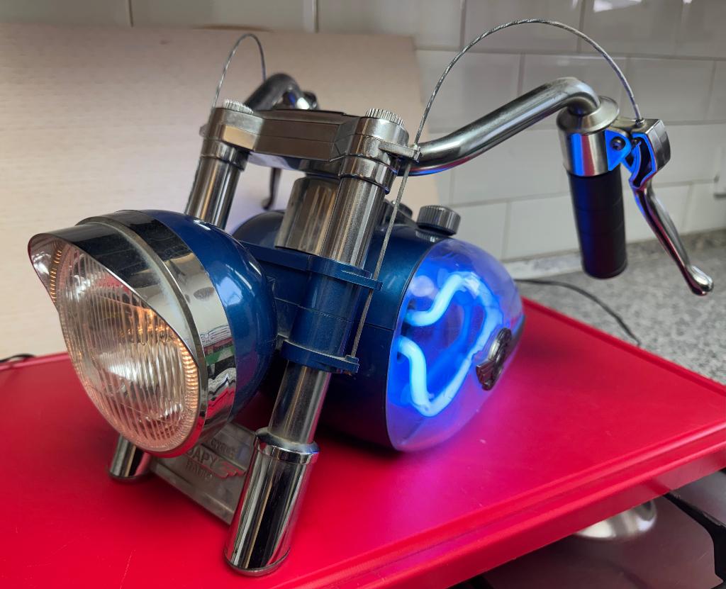 Vintage Neon radio van Dapy Paris, Ophalen of Verzenden, Zo goed als nieuw, Radio