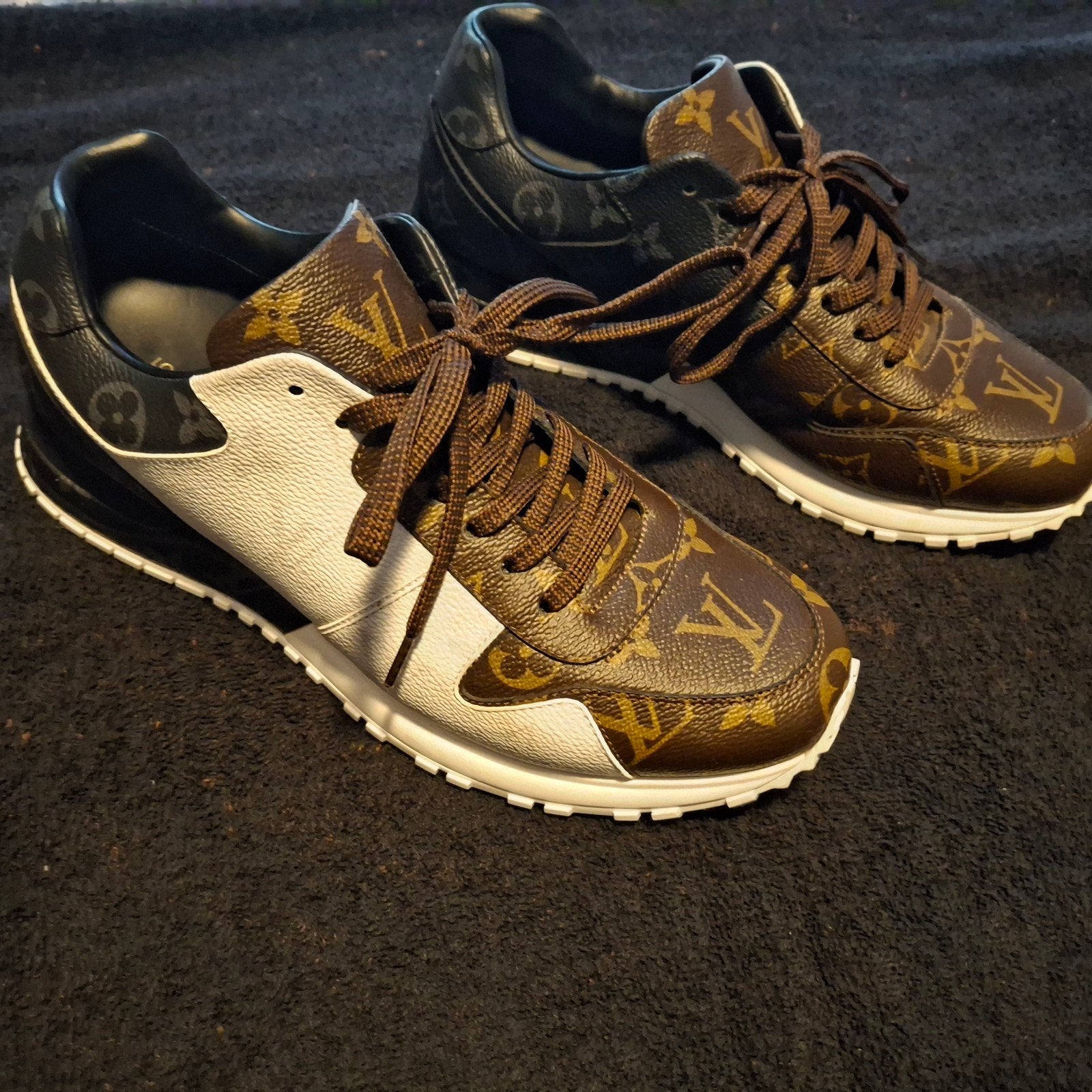 Louis Vuitton Run Away / Sneaker Monogram – Maat 40 (LV 6) –, Ophalen of Verzenden, Zo goed als nieuw, Hardloopschoenen, Overige merken