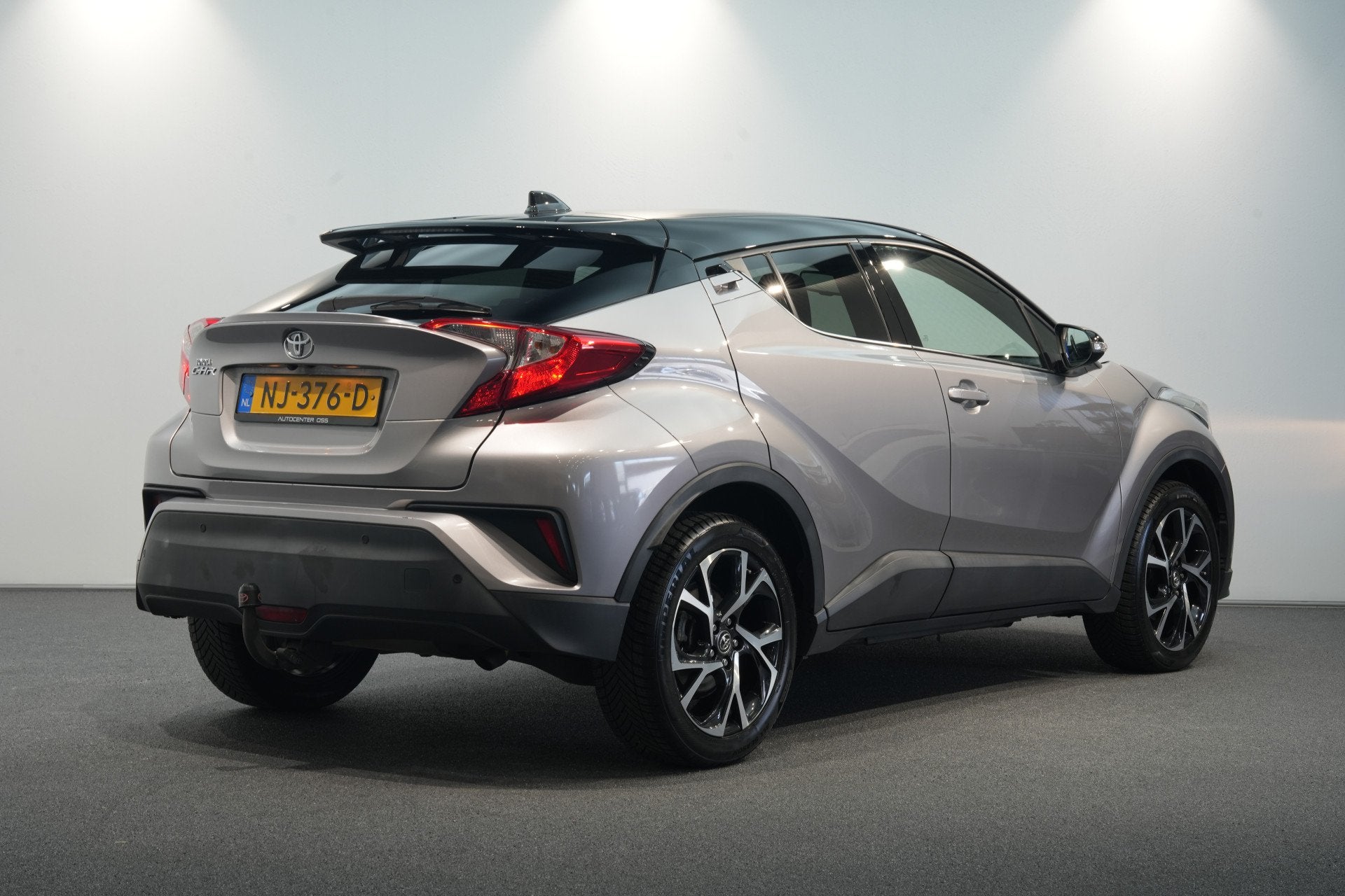 Toyota C-HR 1.2 Bi-Tone ✅ NAVI ✅ AFN.TREKHAAK ✅ CAMERA, Auto's, Voorwielaandrijving, Stof, Gebruikt, 116 pk