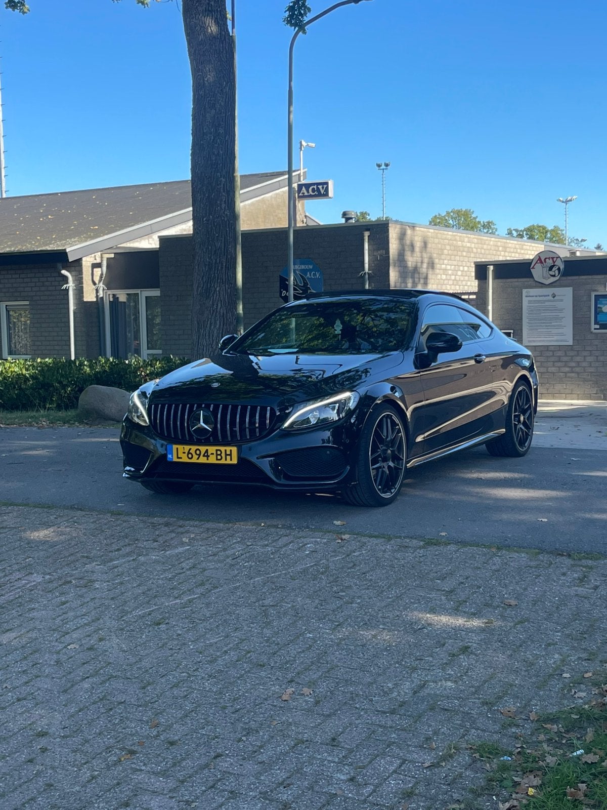 Mercedes-Benz C-Klasse C 200 184pk 9G-Tronic 2016 Zwart AMG, Panoramadak, Achterwielaandrijving, 1800 kg, Zwart