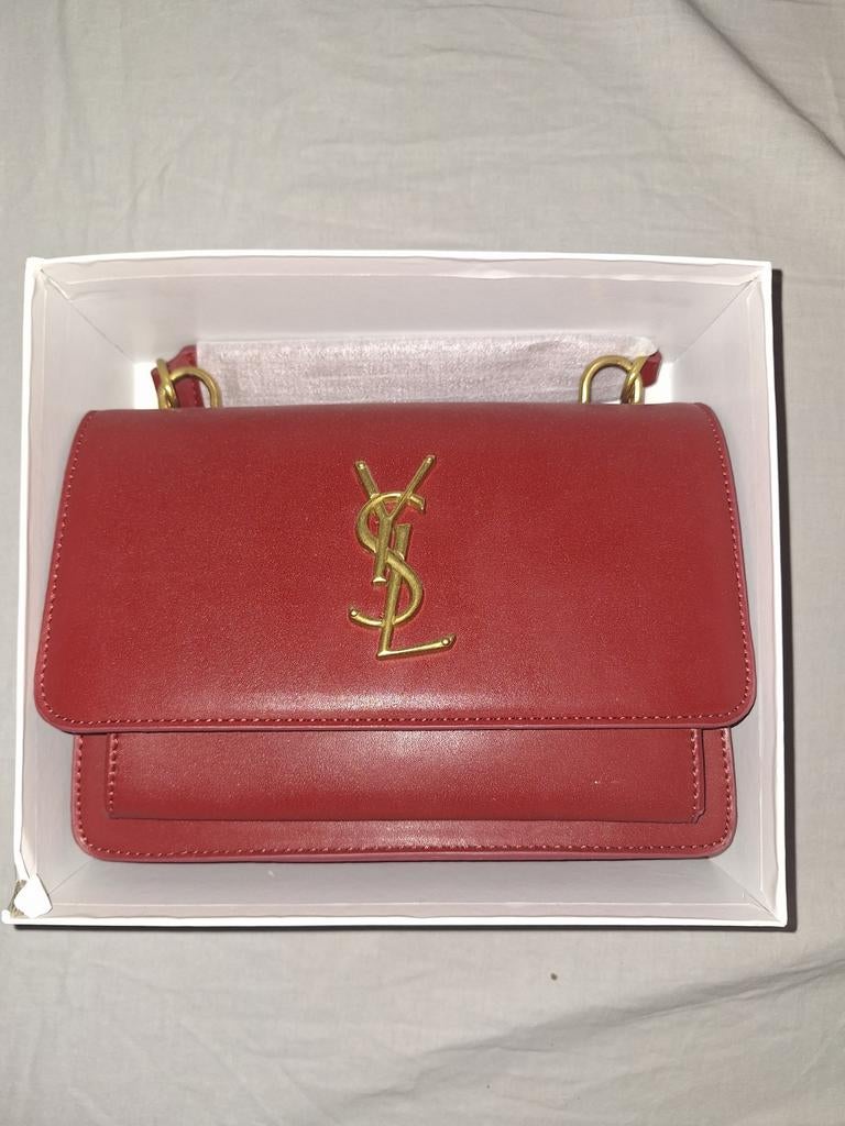 Stijlvolle Rode Schoudertas met Goudkleurig YSL Logo, Sieraden, Tassen en Uiterlijk, Zonnebrillen en Brillen | Dames, Ophalen of Verzenden