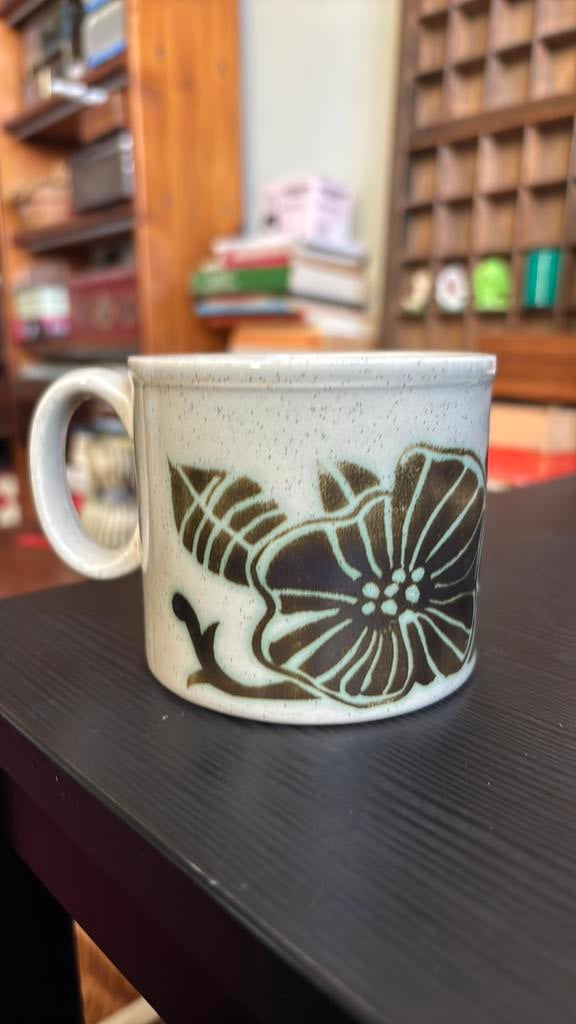 Vintage made in England mok koffiebeker bloem jare 70, Ophalen of Verzenden, Huis en Inrichting