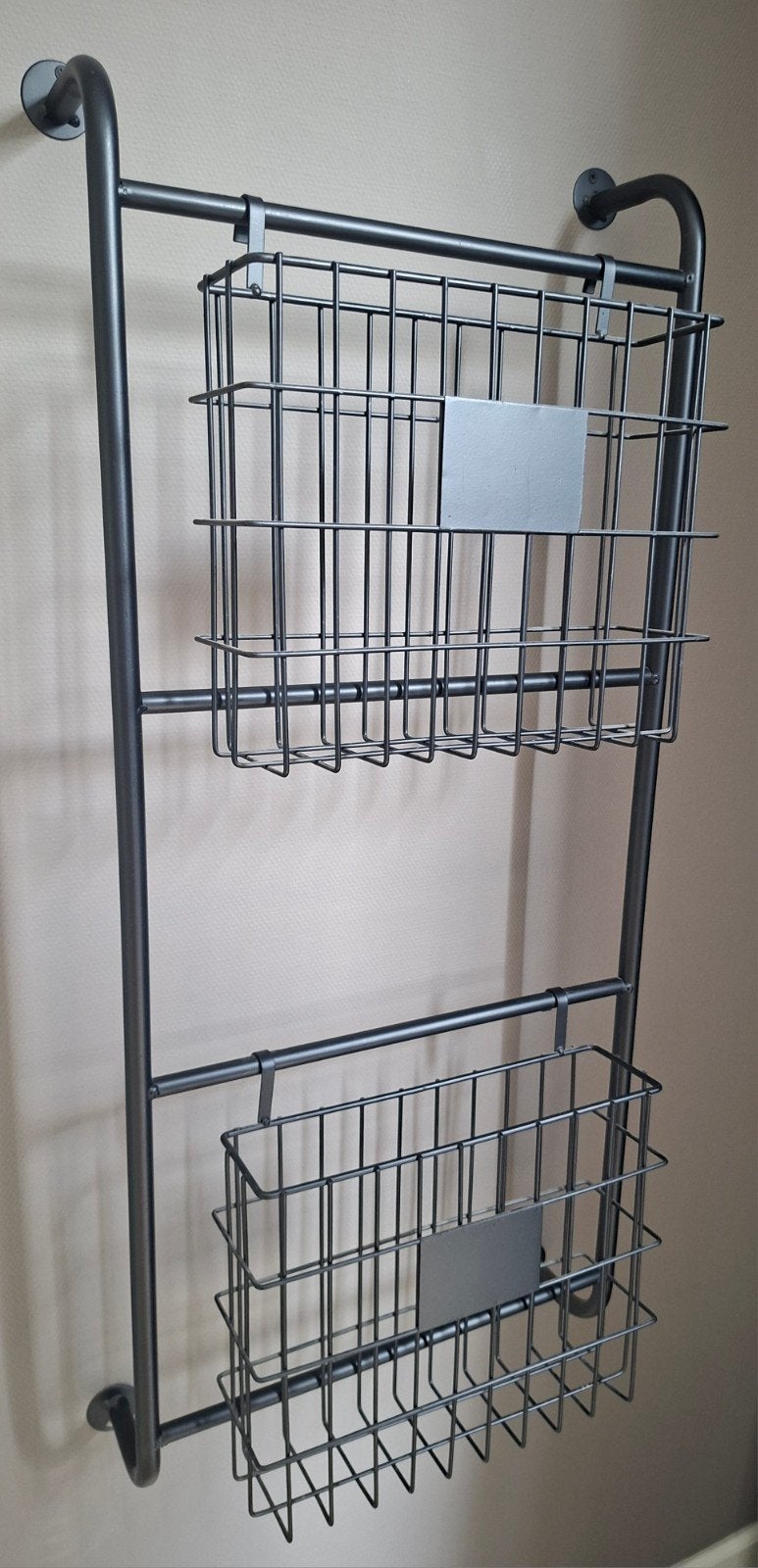 Zwart metalen wandrek met mandjes, Ophalen