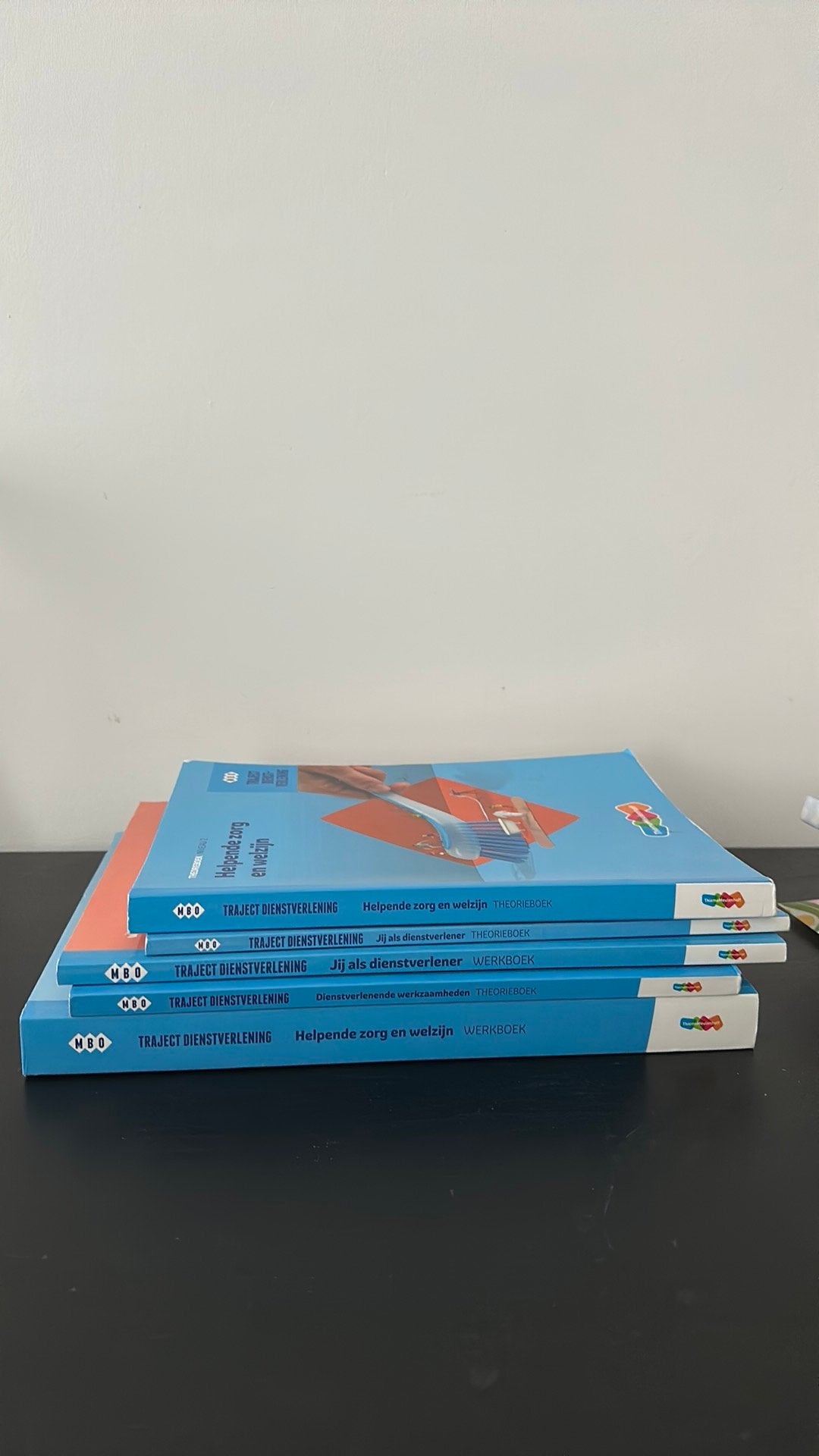 R.F.M. van Midde - Helpende Zorg en welzijn, Ophalen of Verzenden, Zo goed als nieuw, Overige niveaus, R.F.M. van Midde; M.M.M. Riemsdijk; S. Schoneveld