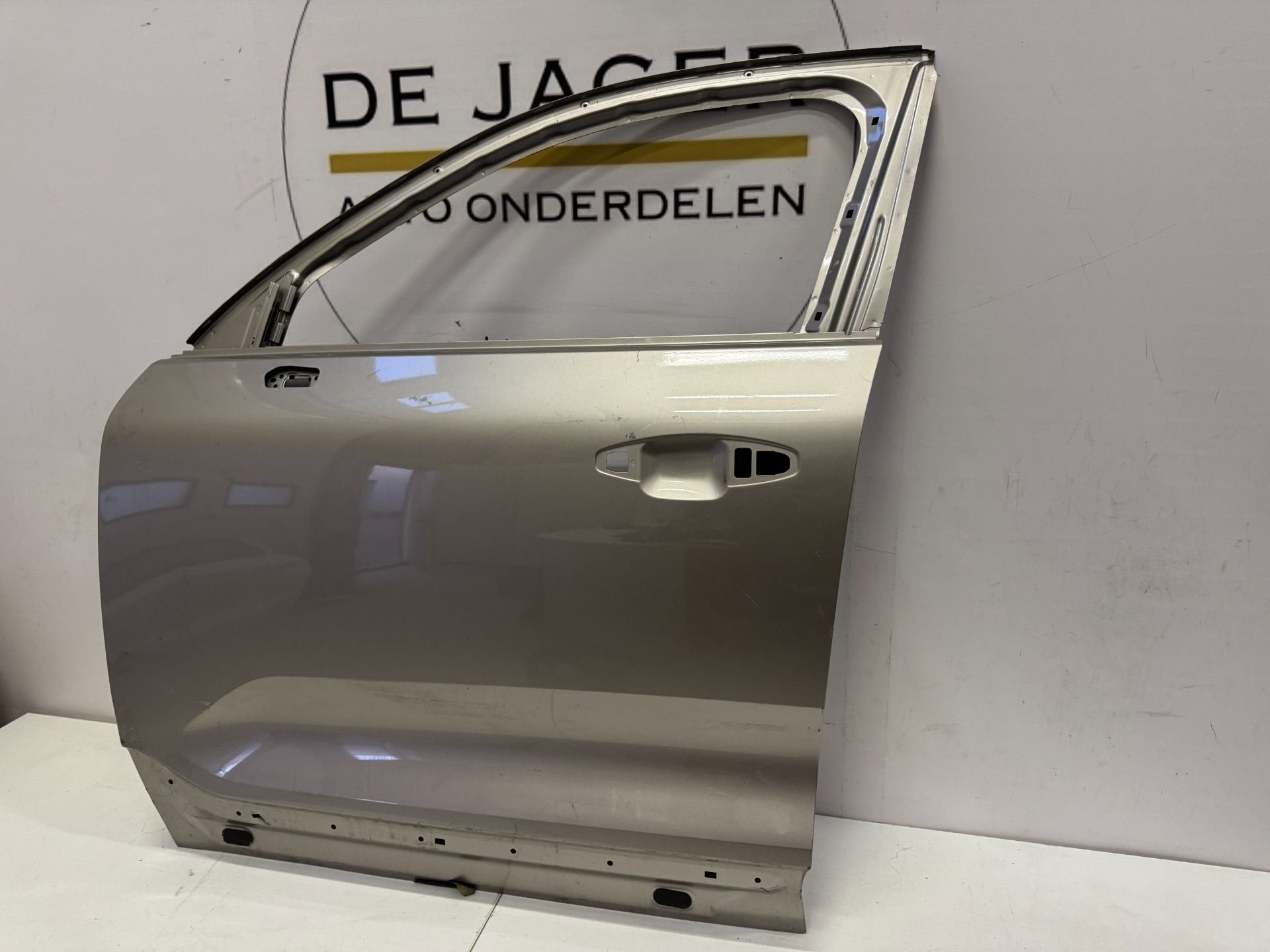VOLVO XC40 DEUR PORTIER LINKS VOOR ORIGINEEL, Auto-onderdelen, Gebruikt, Gunnar Engellaus vag 8
405 31  Gothenburg, SE, Deur, Info@volvocars.com