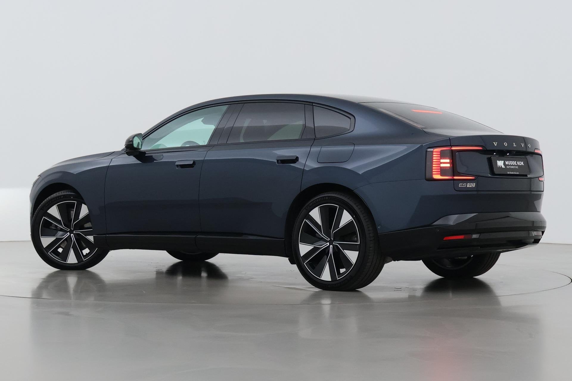 Volvo ES90 Single Motor Extended Range Plus 92 kWh | FACELIF, Auto's, Automaat, Gebruikt, 662 km, Blauw