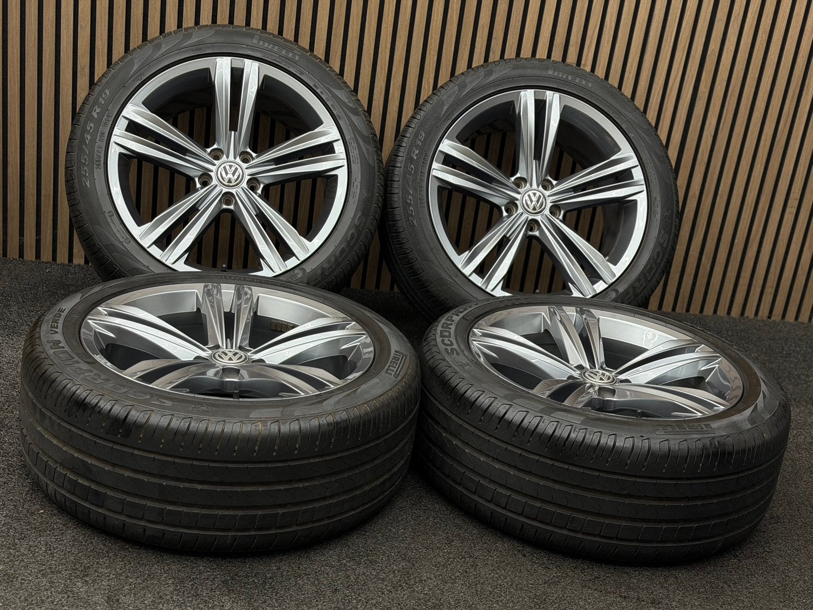 Originele 19 inch VW Tiguan 5NA Sebring 5x112 ET38 Pirelli, 255 mm, ., Banden en Velgen, .
