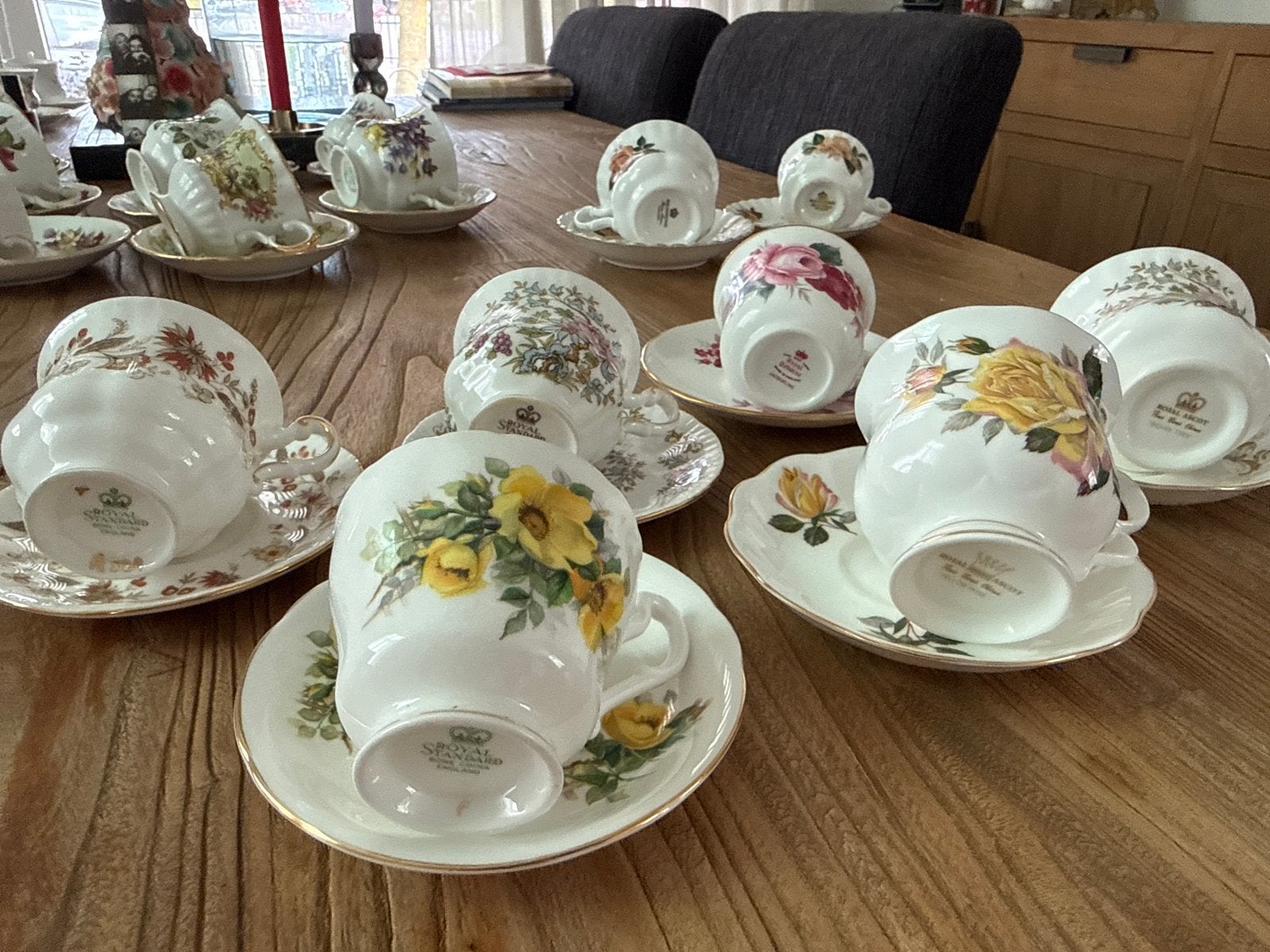6 Prachtige theekopjes en schotels met o.a. Royal Ascot, Ophalen