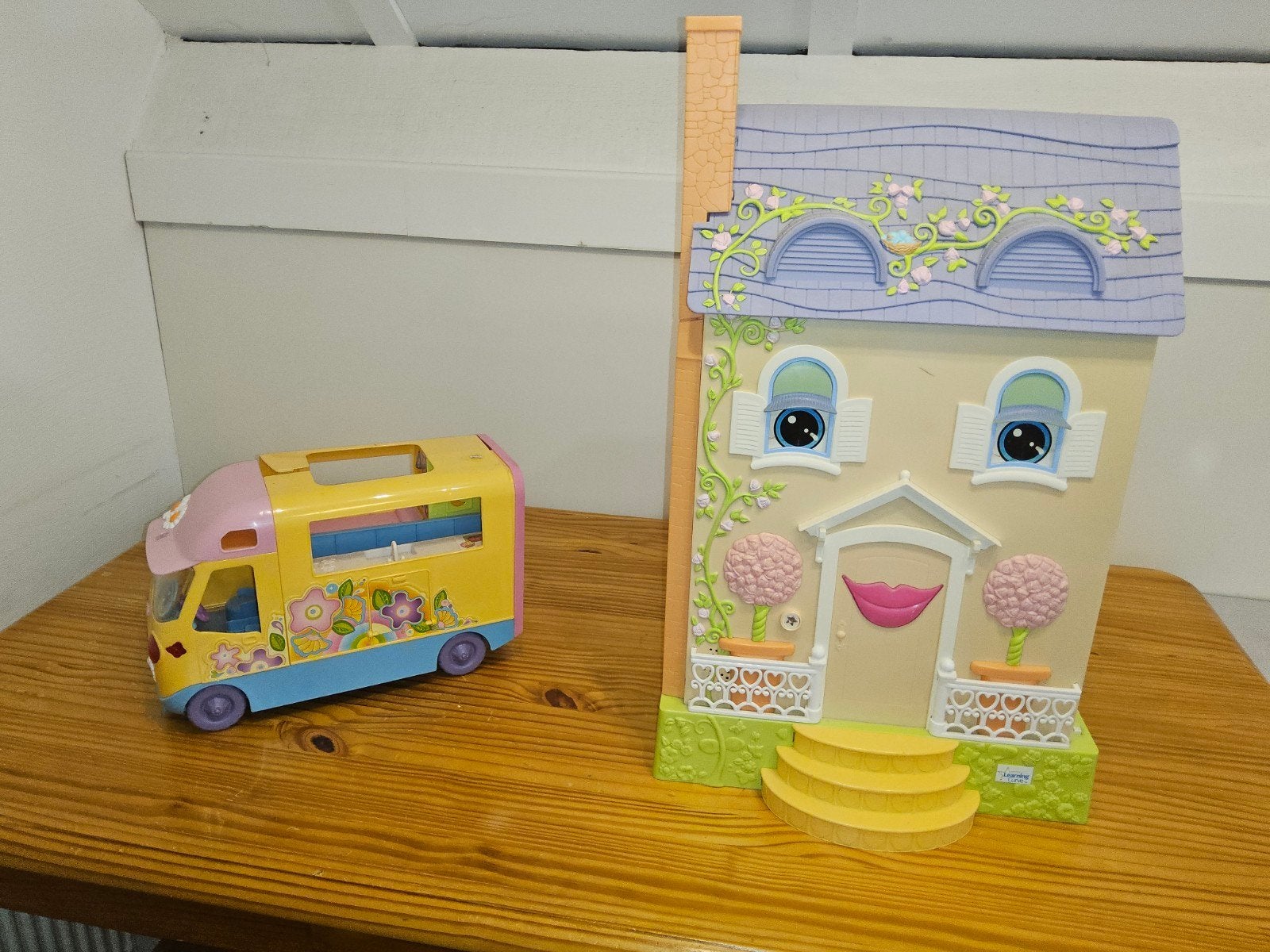 groot poppenhuis met geluiden en camper, Kinderen en Baby's, Ophalen, Zo goed als nieuw, Poppenhuis
