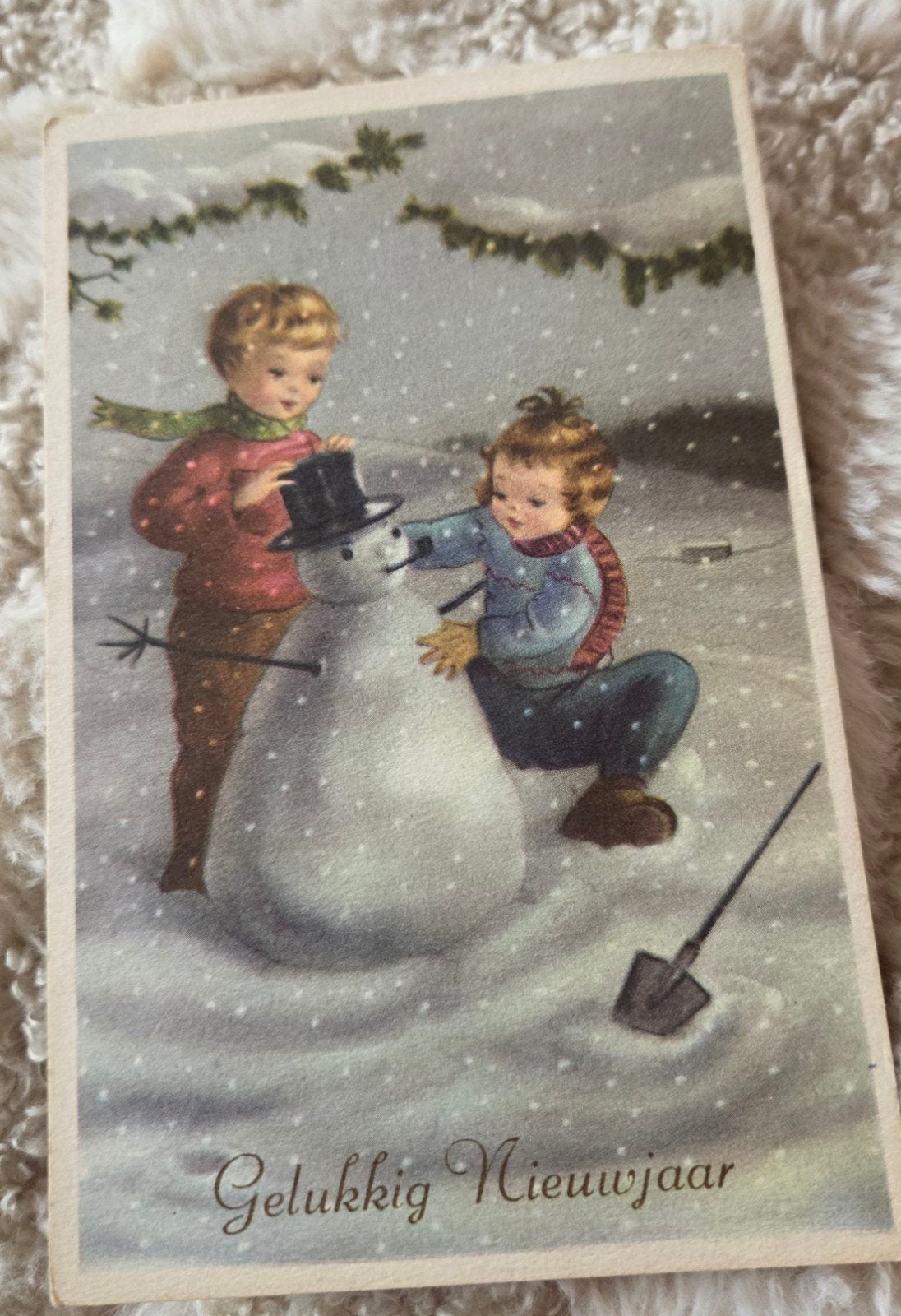 Vintage Kerstkaart: Kinderen maken sneeuwpop, Verzenden, 1960 tot 1980, Gelopen, Feest(dag)