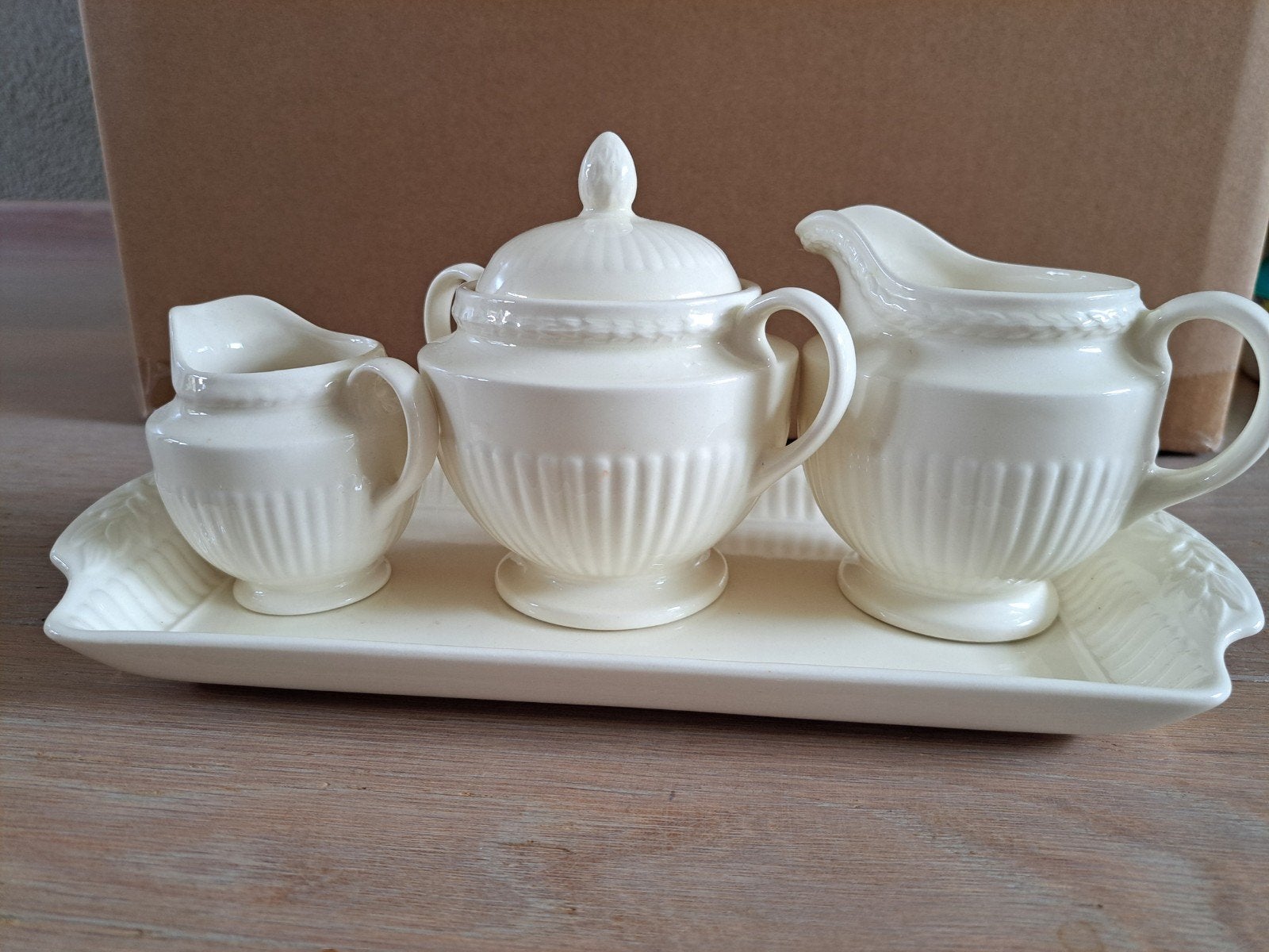 Wedgwood Emde suikerpot melkkan en roomkan op dienblad, Ophalen, Overige typen, Zo goed als nieuw, Wedgwood