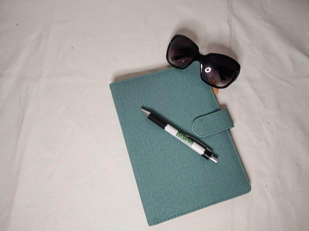 K637 Blauw/grijze agenda organizer A5 kunststof stofmotief, Diversen, Agenda's, Onbekend, Ophalen of Verzenden, Zo goed als nieuw