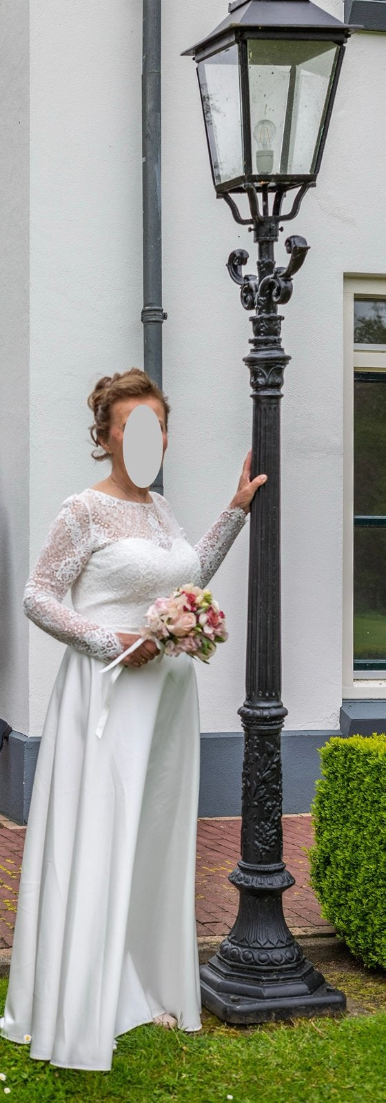 Klassieke bruidsjurk ivoor./ satijn/ kant. Maat 38 tot 42, Kleding | Dames, Trouwkleding en Trouwaccessoires, Ophalen of Verzenden
