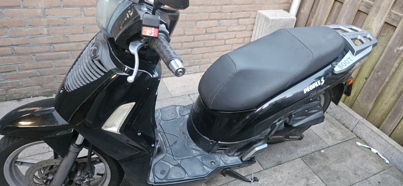 Kymco People S met sportieve uitlaat, motor gereviseerd, Ophalen