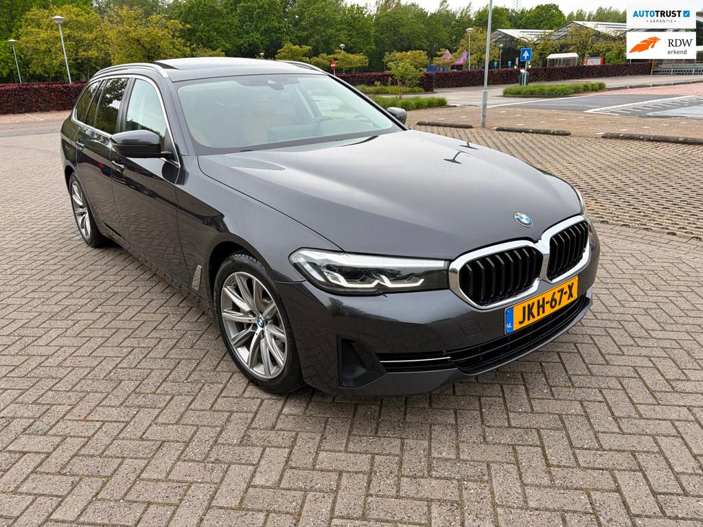 BMW 5-serie Touring 530e Business Edit Pano/TrekH. Zeer mooi, 1998 cc, Gebruikt, 4 cilinders, Hybride Elektrisch/Benzine