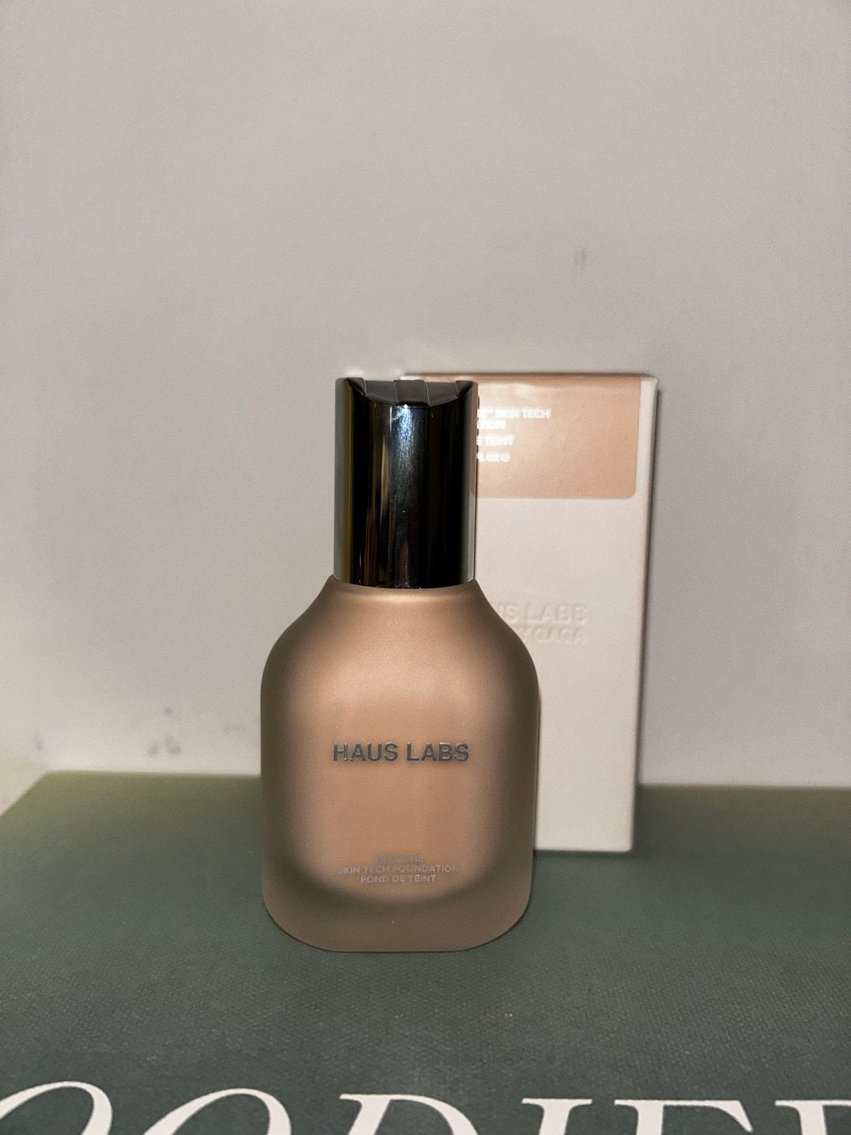 Haus Labs Triclone Skin Tech Foundation - 070 Fair Neutral, Gehele gezicht, Beige, Nieuw, Ophalen of Verzenden