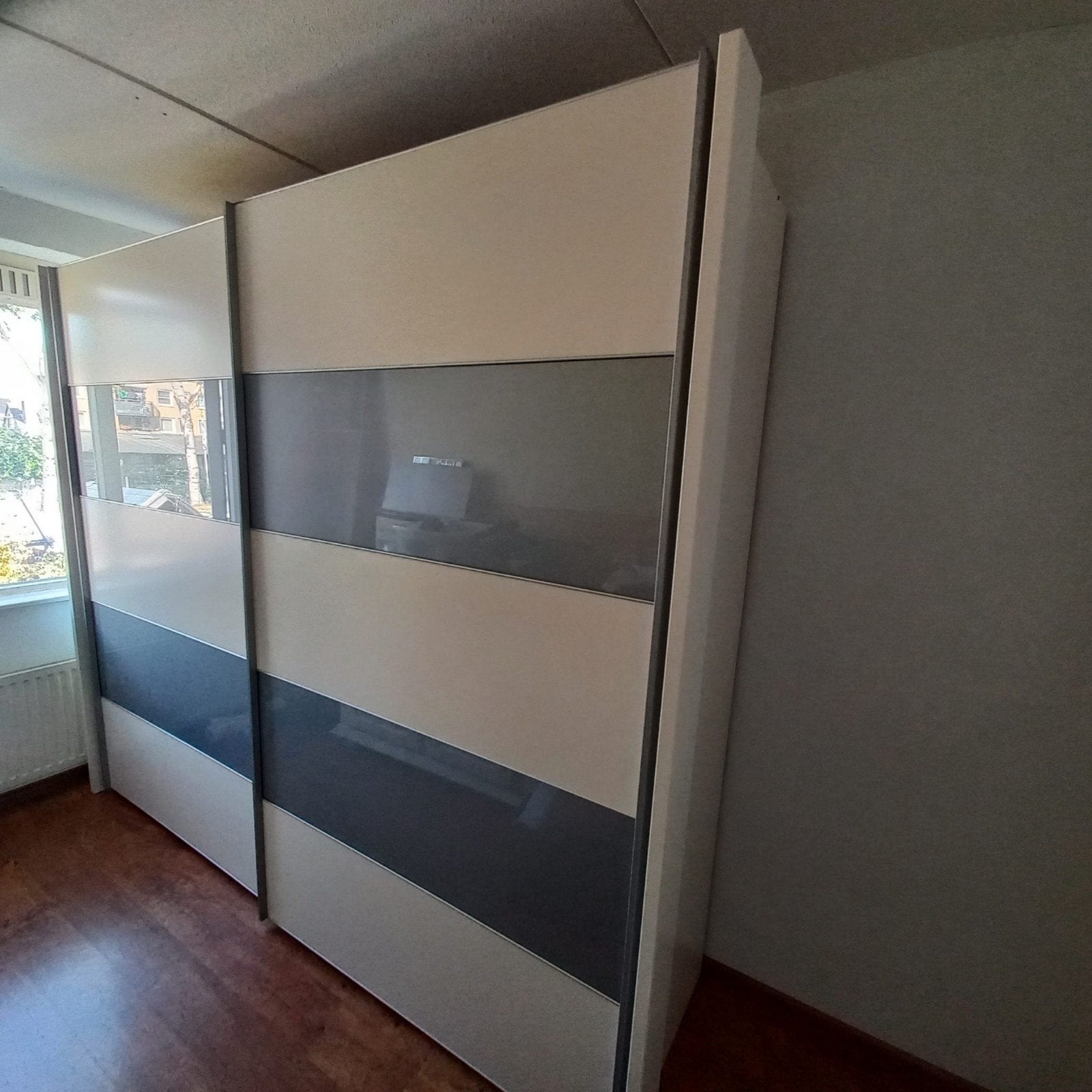 Grote kledingkast met schuifdeuren en lades, Gebruikt, 200 cm of meer, 200 cm of meer, Modern