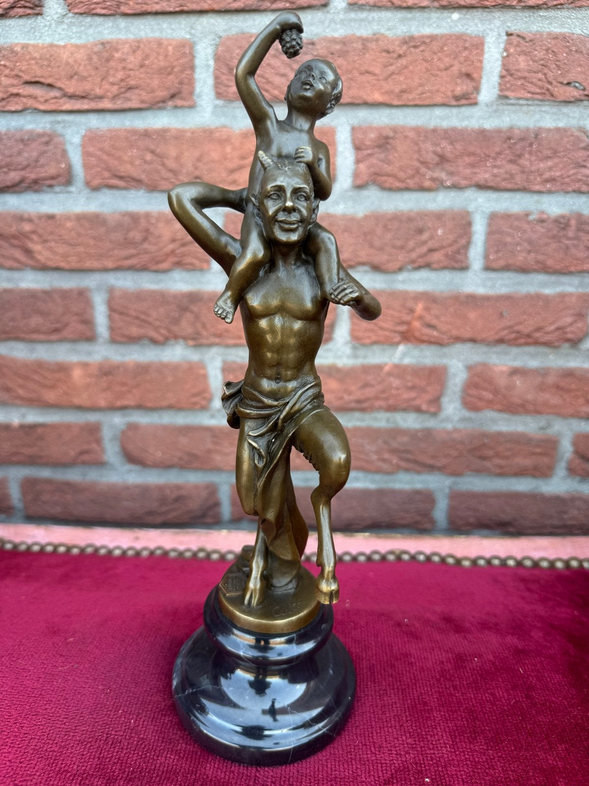 Bronzen beeld, Faun met jonge Bacchus op marmeren voet, Antiek en Kunst, Ophalen of Verzenden, Brons