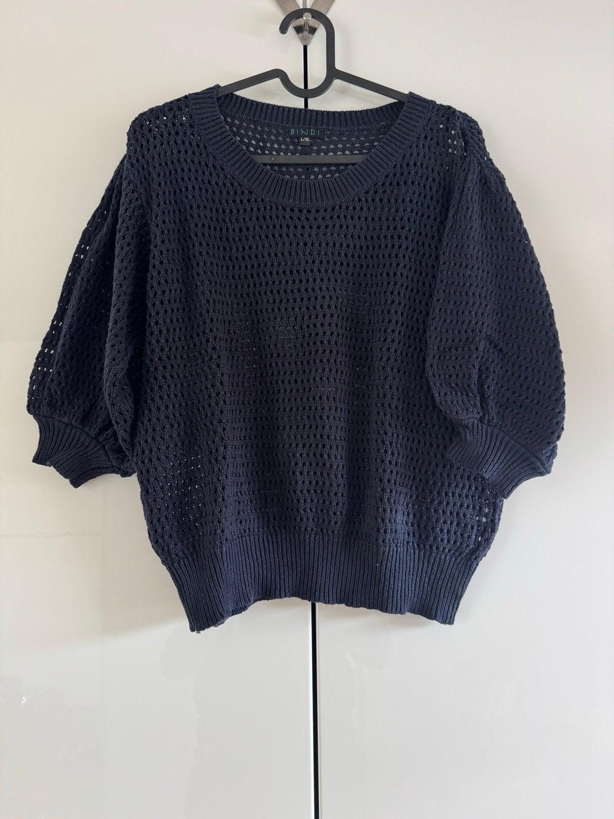 Bindi donkerblauwe gebreide trui L/XL, Ophalen of Verzenden, Zo goed als nieuw, Maat 42/44 (L), Blauw